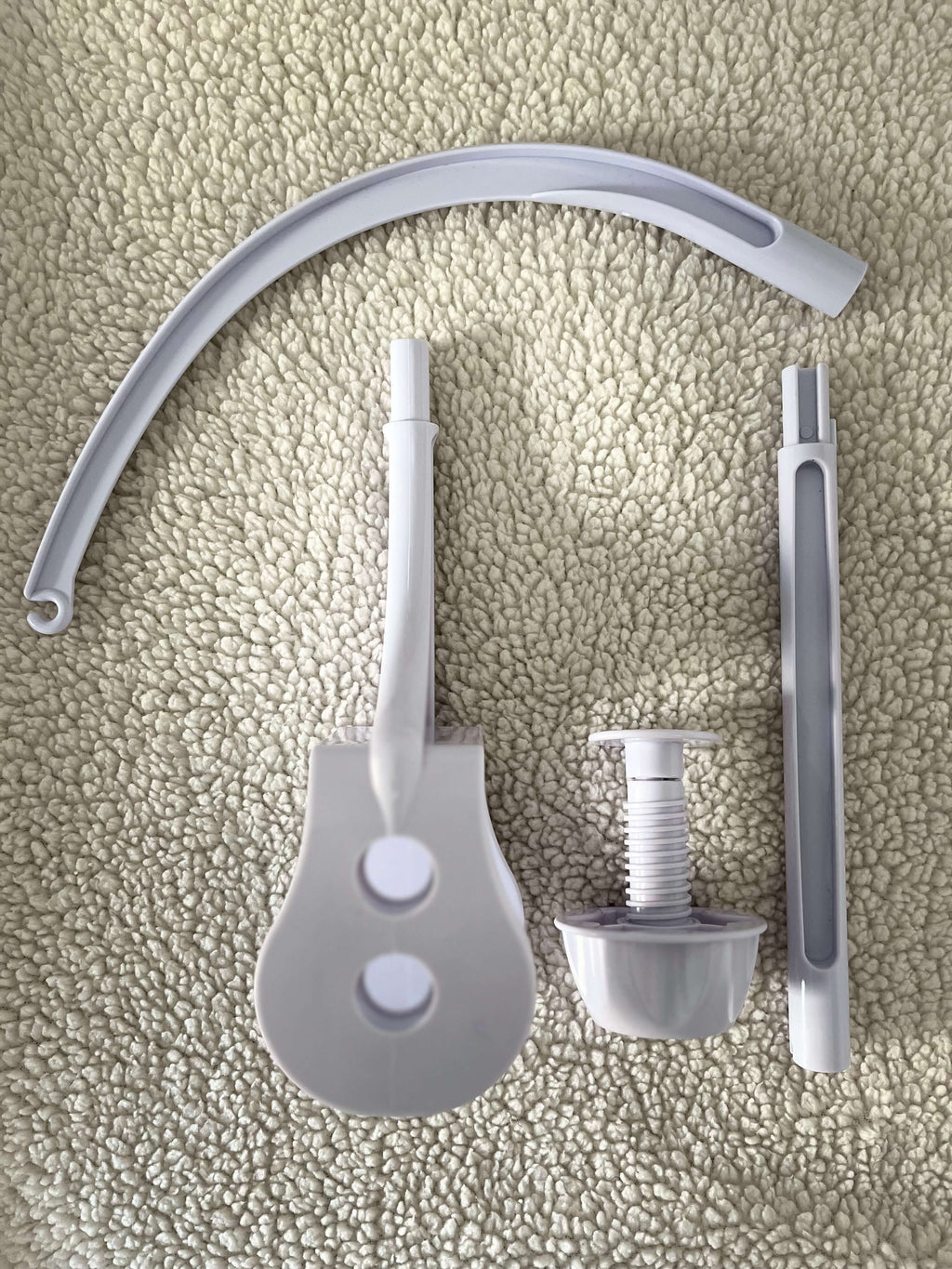 White mobile components for the Etoile de Béthléem, featuring soothing designs for a peaceful nursery.